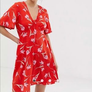 Red floral knee-length deep-v dress